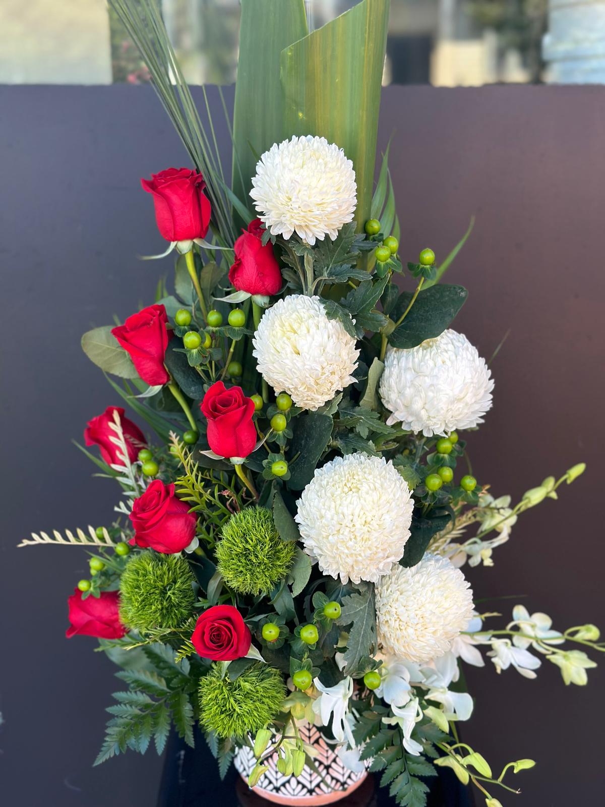 Modern Red Rose Arrangements in Ceramic Pot