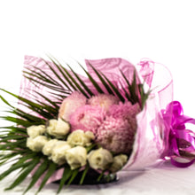 Load image into Gallery viewer, Tear drop Bouquet from $115-$135
